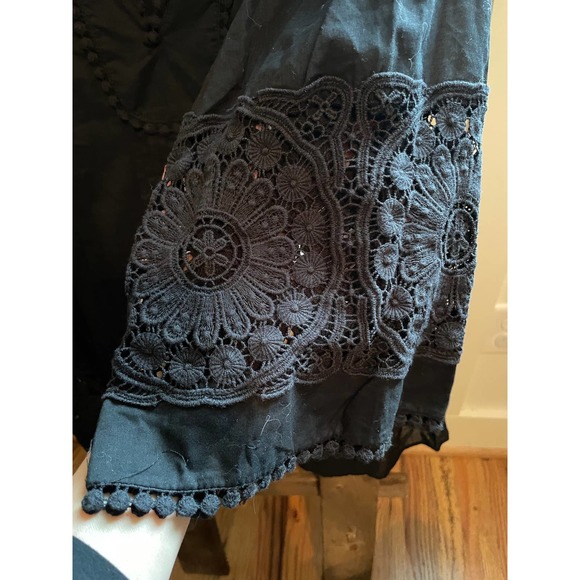 NWT Daniel Rainn black beautiful detailed crocheted woman's top - Picture 4 of 4